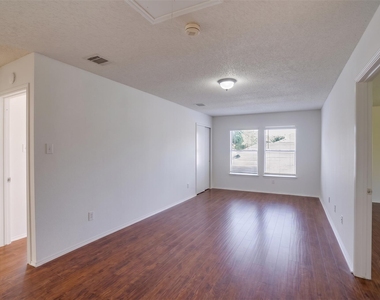 2602 Stapleford Dr - Photo Thumbnail 7