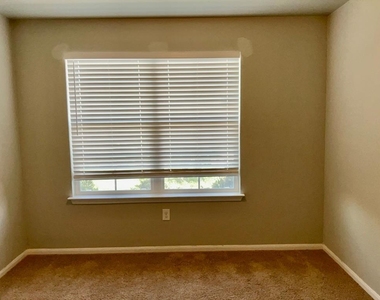 12040 Riparian Rd - Photo Thumbnail 18