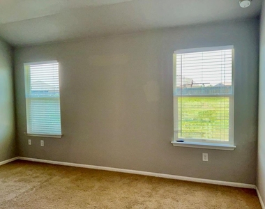 12040 Riparian Rd - Photo Thumbnail 10