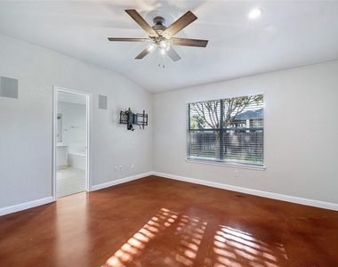 2328 Pearson Way - Photo Thumbnail 20