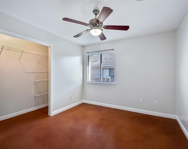 2328 Pearson Way - Photo Thumbnail 17
