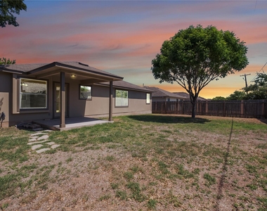 2328 Pearson Way - Photo Thumbnail 11