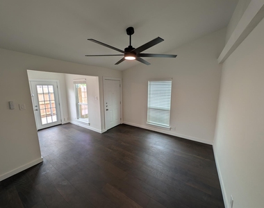 2905 Parker Ln - Photo Thumbnail 6
