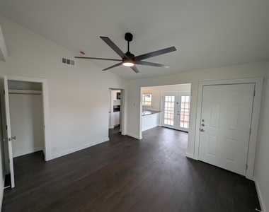 2905 Parker Ln - Photo Thumbnail 4