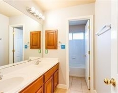15716 Belfin Dr - Photo Thumbnail 9