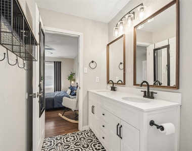 1110 Brashear Ln - Photo Thumbnail 17