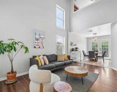 1110 Brashear Ln - Photo Thumbnail 4