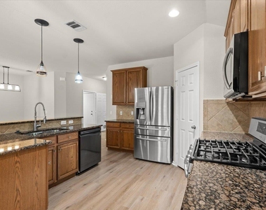 2808 Barefoot Ln - Photo Thumbnail 6