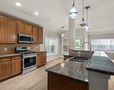 2808 Barefoot Ln - Photo Thumbnail 4