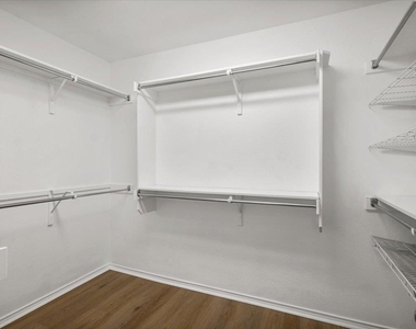 2808 Barefoot Ln - Photo Thumbnail 11