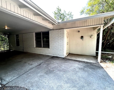 607 Bellevue Pl - Photo Thumbnail 17