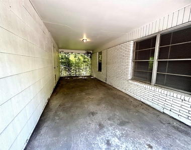 607 Bellevue Pl - Photo Thumbnail 15