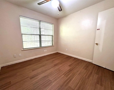 607 Bellevue Pl - Photo Thumbnail 13