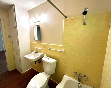 607 Bellevue Pl - Photo Thumbnail 11