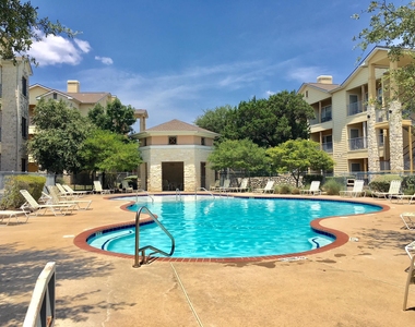 2320 Gracy Farms Ln - Photo Thumbnail 14