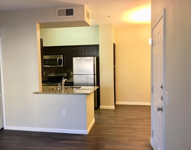 2320 Gracy Farms Ln - Photo Thumbnail 2