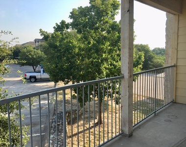2320 Gracy Farms Ln - Photo Thumbnail 11