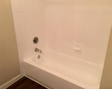 2320 Gracy Farms Ln - Photo Thumbnail 8