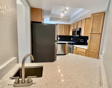 887 Coral Reef Way - Photo Thumbnail 13