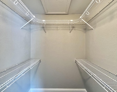 887 Coral Reef Way - Photo Thumbnail 15