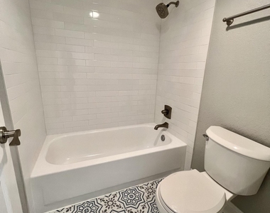 887 Coral Reef Way - Photo Thumbnail 17