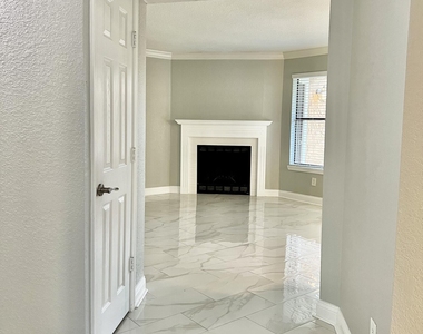 887 Coral Reef Way - Photo Thumbnail 24