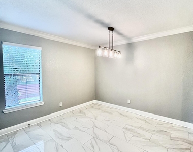 887 Coral Reef Way - Photo Thumbnail 5