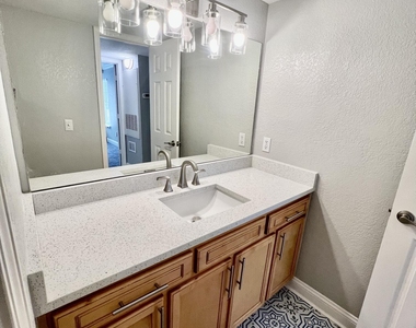 887 Coral Reef Way - Photo Thumbnail 16