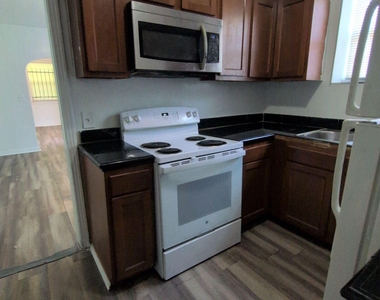 1237 W 19th Street - Photo Thumbnail 7