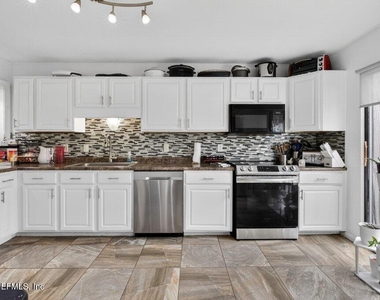 8880 Old Kings Road - Photo Thumbnail 13