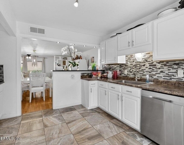 8880 Old Kings Road - Photo Thumbnail 14