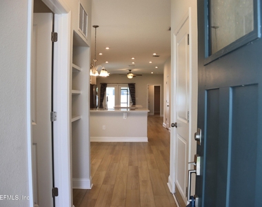 13184 Holsinger Boulevard - Photo Thumbnail 6