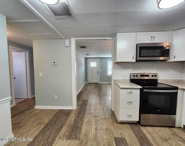 126 Phoenetia Drive - Photo Thumbnail 4
