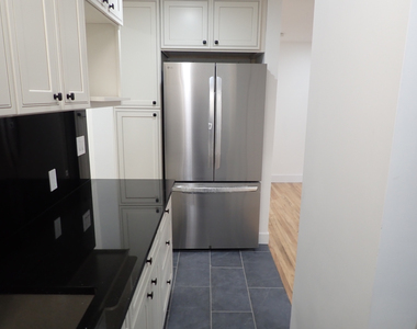 250 Carlton Avenue - Photo Thumbnail 4