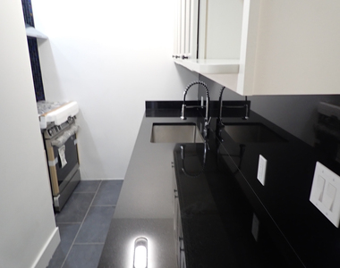 250 Carlton Avenue - Photo Thumbnail 13
