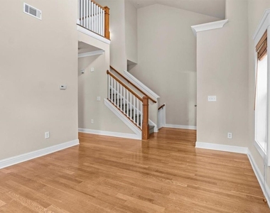 655 Mead Street Se - Photo Thumbnail 4