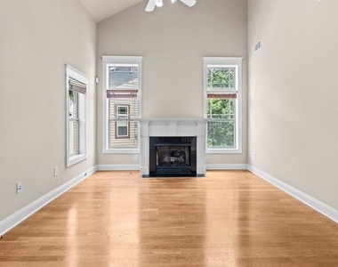 655 Mead Street Se - Photo Thumbnail 2