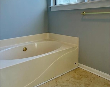 3449 Benthollow Lane - Photo Thumbnail 14