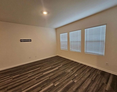 2662 Toucan Way - Photo Thumbnail 1
