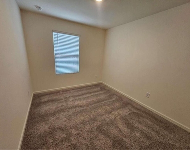 2662 Toucan Way - Photo Thumbnail 20
