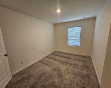 2662 Toucan Way - Photo Thumbnail 16