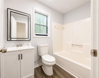 4798 Kings Crossing Drive Ne - Photo Thumbnail 10