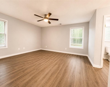 4798 Kings Crossing Drive Ne - Photo Thumbnail 8