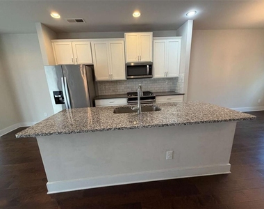 3782 Oxford Circle - Photo Thumbnail 5