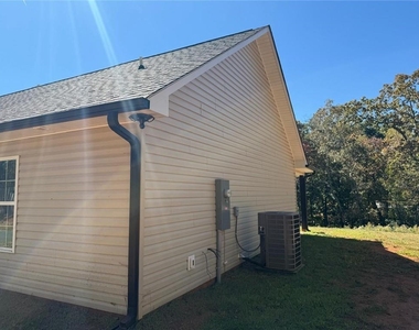 635 Ben Higgins Road - Photo Thumbnail 6