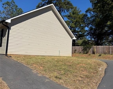 635 Ben Higgins Road - Photo Thumbnail 4