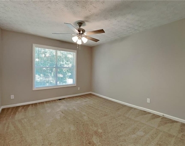 1874 Manor Oak Lane - Photo Thumbnail 12
