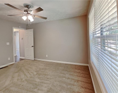 1874 Manor Oak Lane - Photo Thumbnail 11