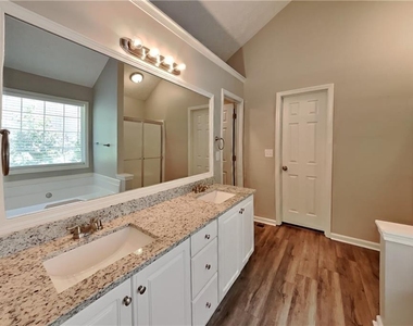 1874 Manor Oak Lane - Photo Thumbnail 8