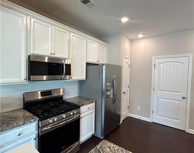 7090 Post Park Way - Photo Thumbnail 11